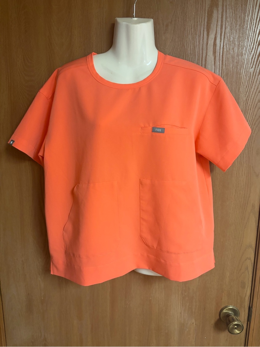 Figs size medium, scrub top